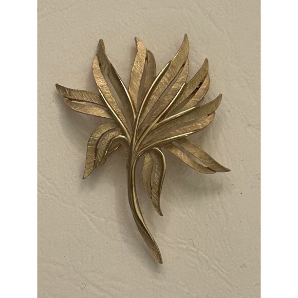 Vintage Crown Trifari Brooch Pin Big 1950s MCM Gold Tone Textured Palm Leaf Tree - Picture 1 of 4